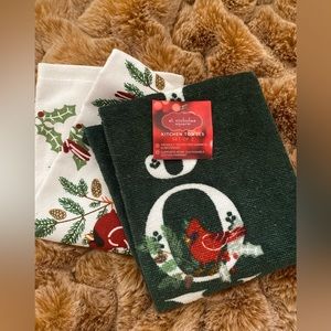 NWT Christmas hand/dish towels